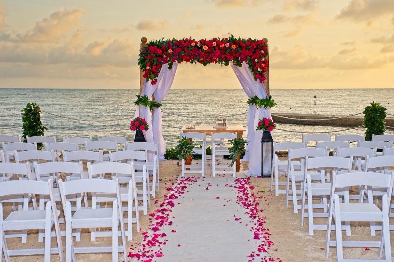Isla Del Encanto Resort